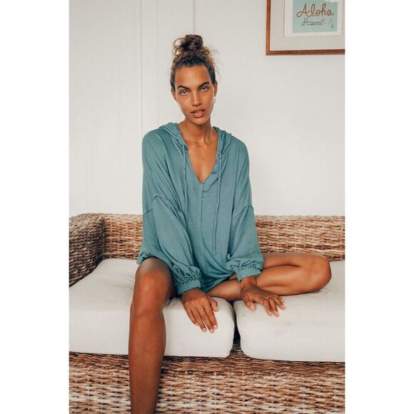 Lulu’s Tops - Lulu’s XS Oversized Blue V-Neck Hooded Long Sleeve Beach Top Casual Relaxed Fit